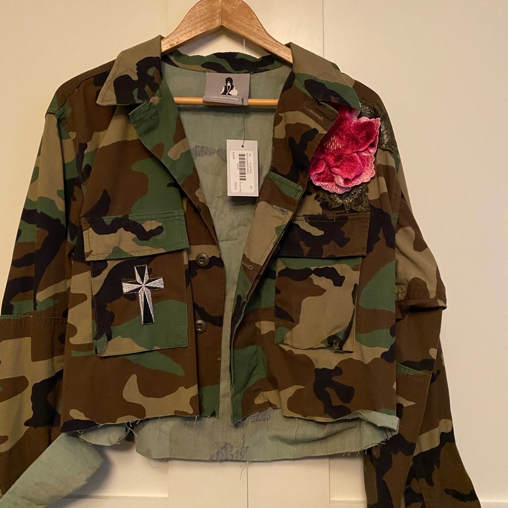 Beautiful Josie Bruno Vintage camo cropped embellished military jacket